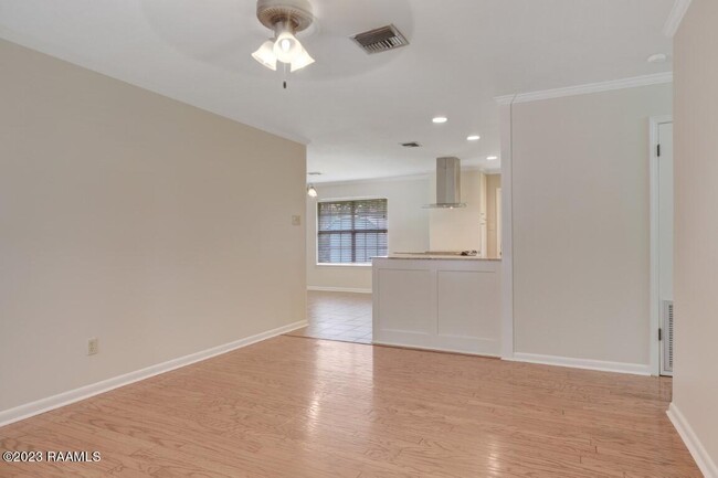 Building Photo - 212 Woodvale Ave