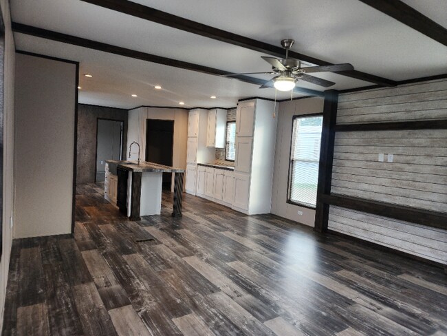 Foto del edificio - 1269 N Adkins Hill Rd