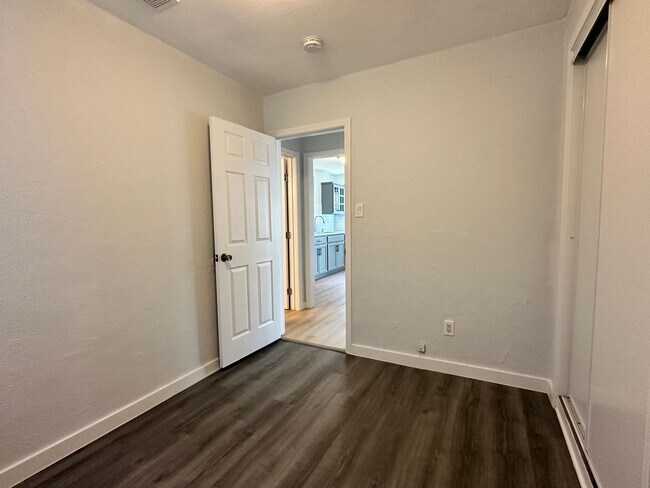 Foto del edificio - 684-686 W. 21st St.
