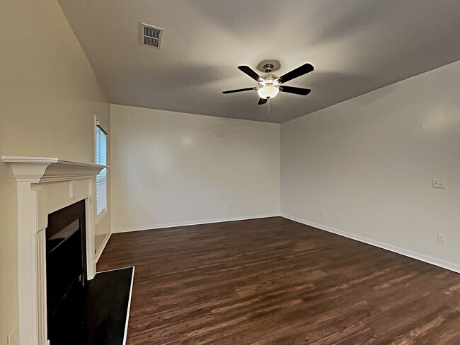 Building Photo - 303 Millpond Parkway