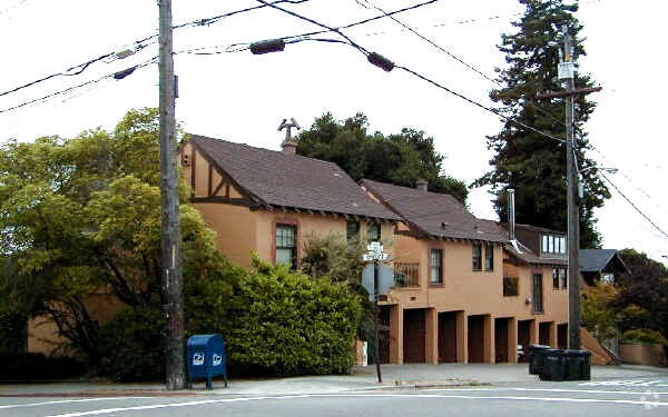 Foto del edificio - 2214 Eunice St