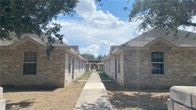 Building Photo - 2220 W Candlelight Ln