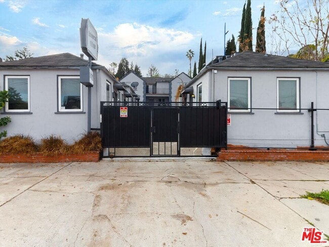 Building Photo - 11472 Ventura Blvd