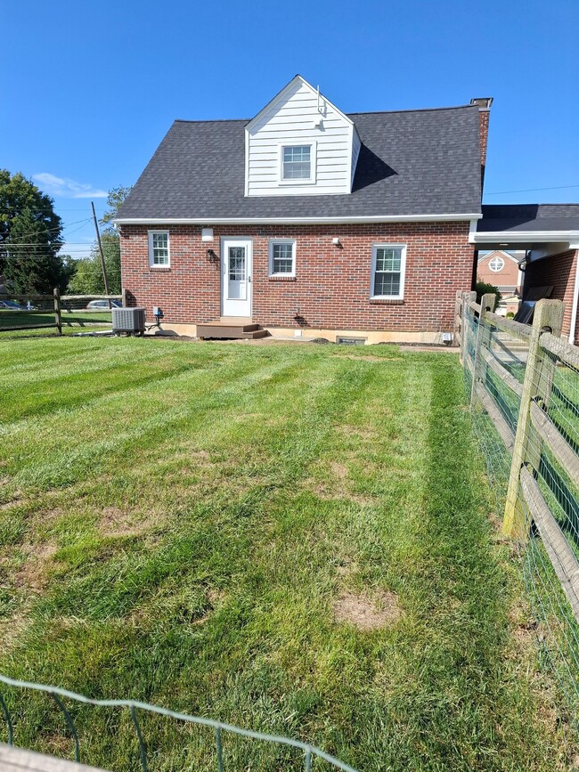 Building Photo - 864 Eden Rd