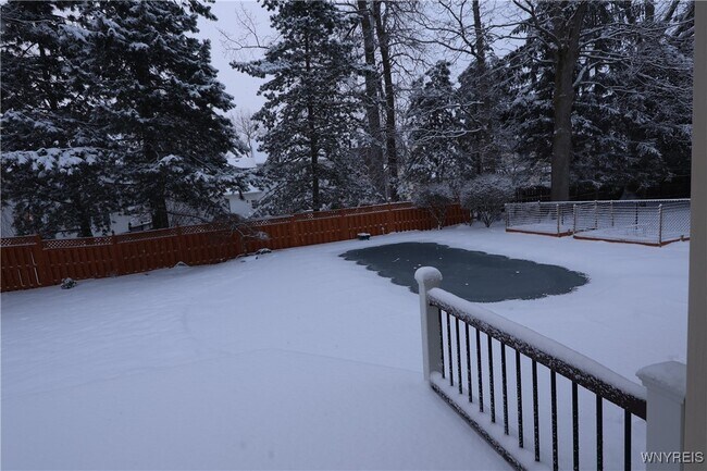 Building Photo - 40 Vassar Dr