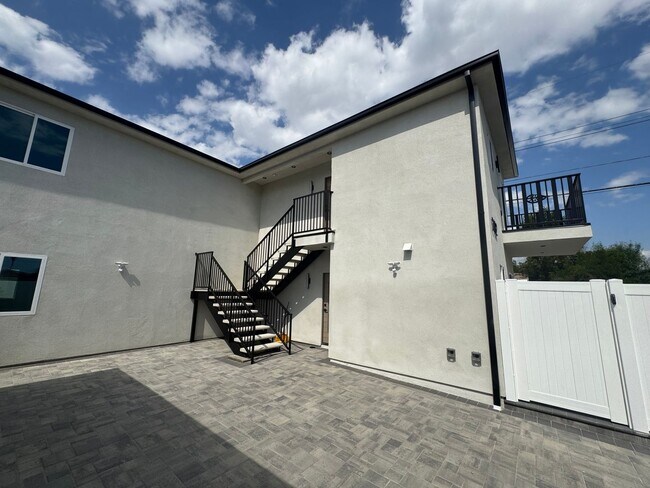 Foto del edificio - Spacious 1000 Sq. Ft. First-Floor Back ADU...