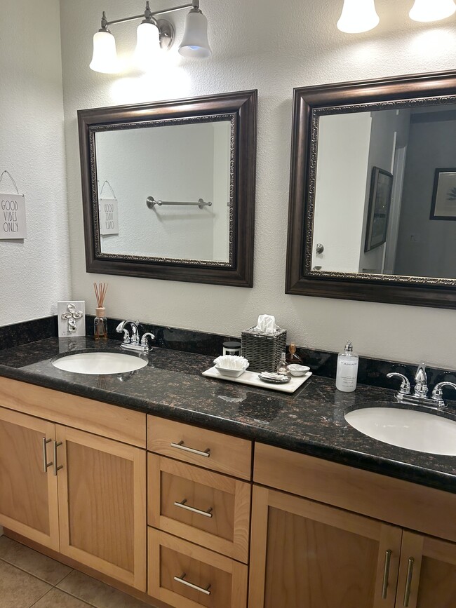 Building Photo - 242 Dolphin Cove Ct