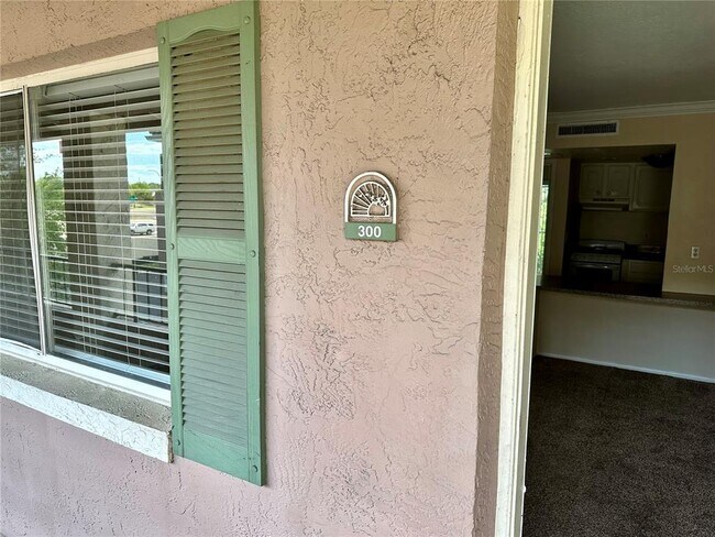 Foto del edificio - 121 Oyster Bay Cir