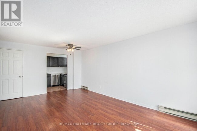 Photo du bâtiment - 1440-1440 Heron Rd