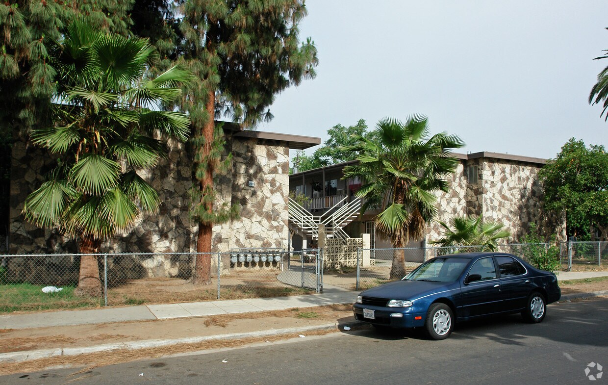 Building Photo - 207-215 N U St