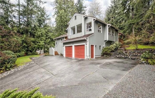 Building Photo - Love at First Sight - Beautiful 3 Bedroom ...