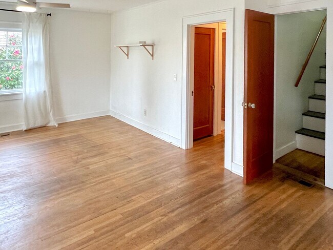 Foto del edificio - Charming Craftsman In The Heart Of Roseway Neighborhood