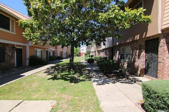 Foto del edificio - 4207 Brookfield Dr
