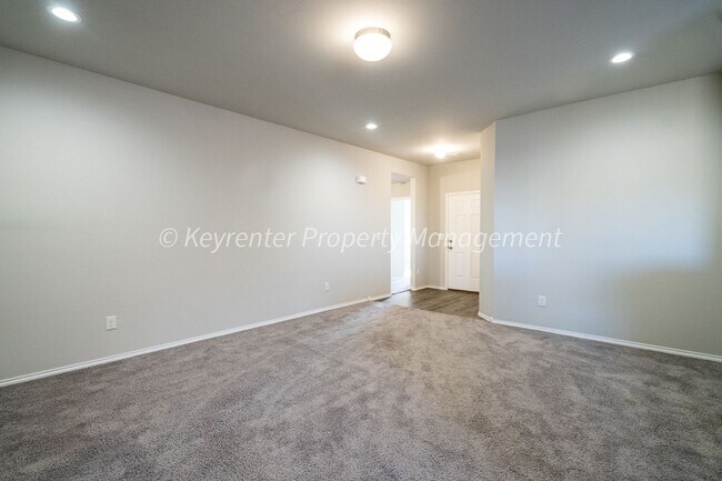 Foto del edificio - Gorgeous 3 Bed 2 Bath Home in Heart Of Yukon!