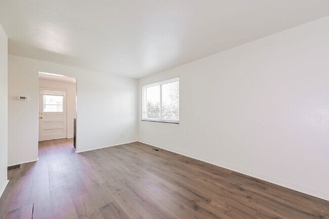 Foto del edificio - 9295 E 14th Ave