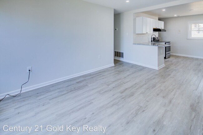 Foto del edificio - 3 br, 1 bath House - 7 Simonds Drive