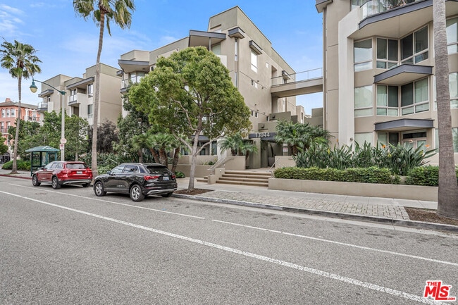 Building Photo - 13044 Pacific Promenade
