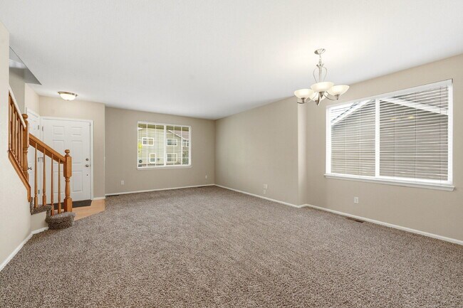 Foto del edificio - $3,045.95, 3-bed, 2.5-bathroom with a large backyard