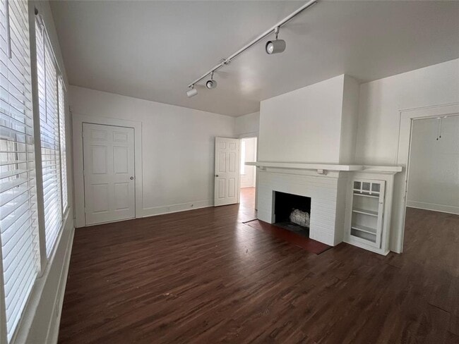 Building Photo - 2200 Rio Grande St