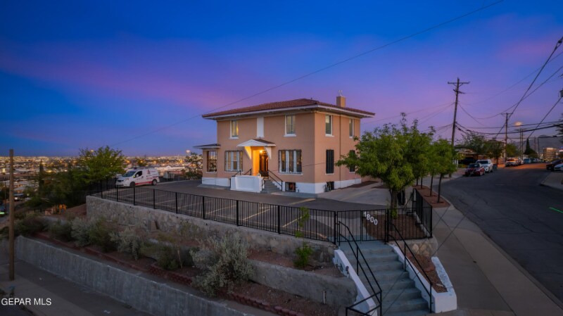 Foto principal - 1800 E Cliff Dr