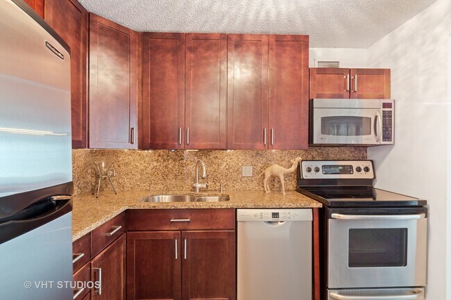 Building Photo - 480 N McClurg Ct