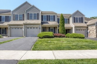 Building Photo - 690 Stoverdale Rd