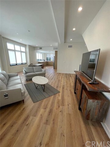 Building Photo - 501 N Santa Anita Ave