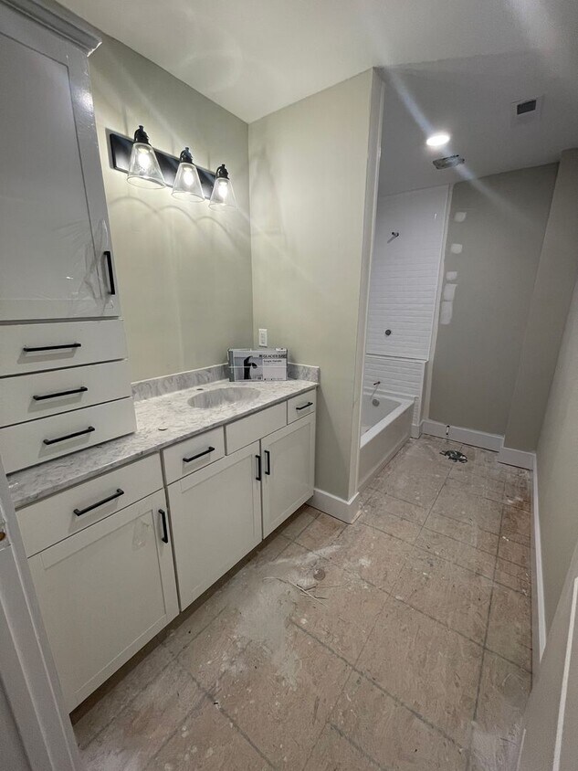 Building Photo - Fully remodeled rancher