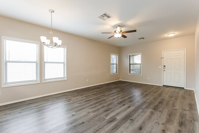 Building Photo - 101 E Valley View Dr