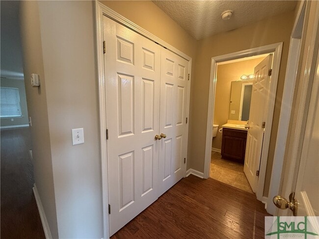 Building Photo - 8002 Towne Pk Dr