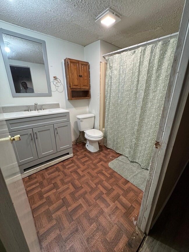 Building Photo - 403 E Elk St