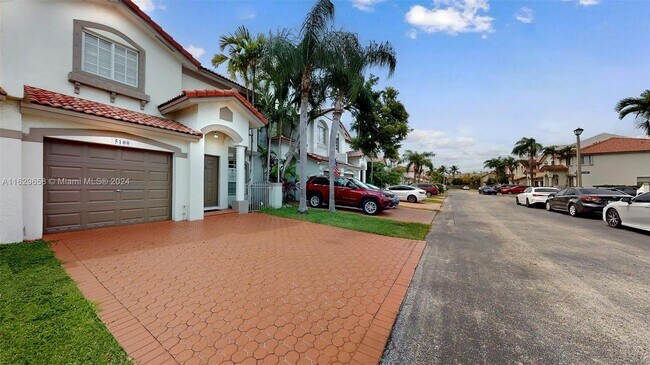 Foto del edificio - 5100 NW 116th Ct