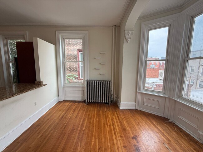Building Photo - Newly Renovated Apartment in Brewerytown