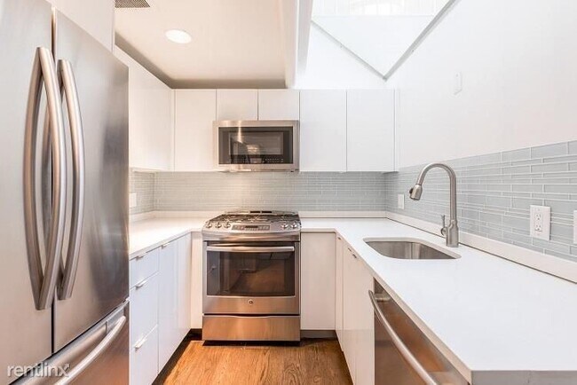 Building Photo - 2 br, 2 bath Townhome - 228 East 67 Street