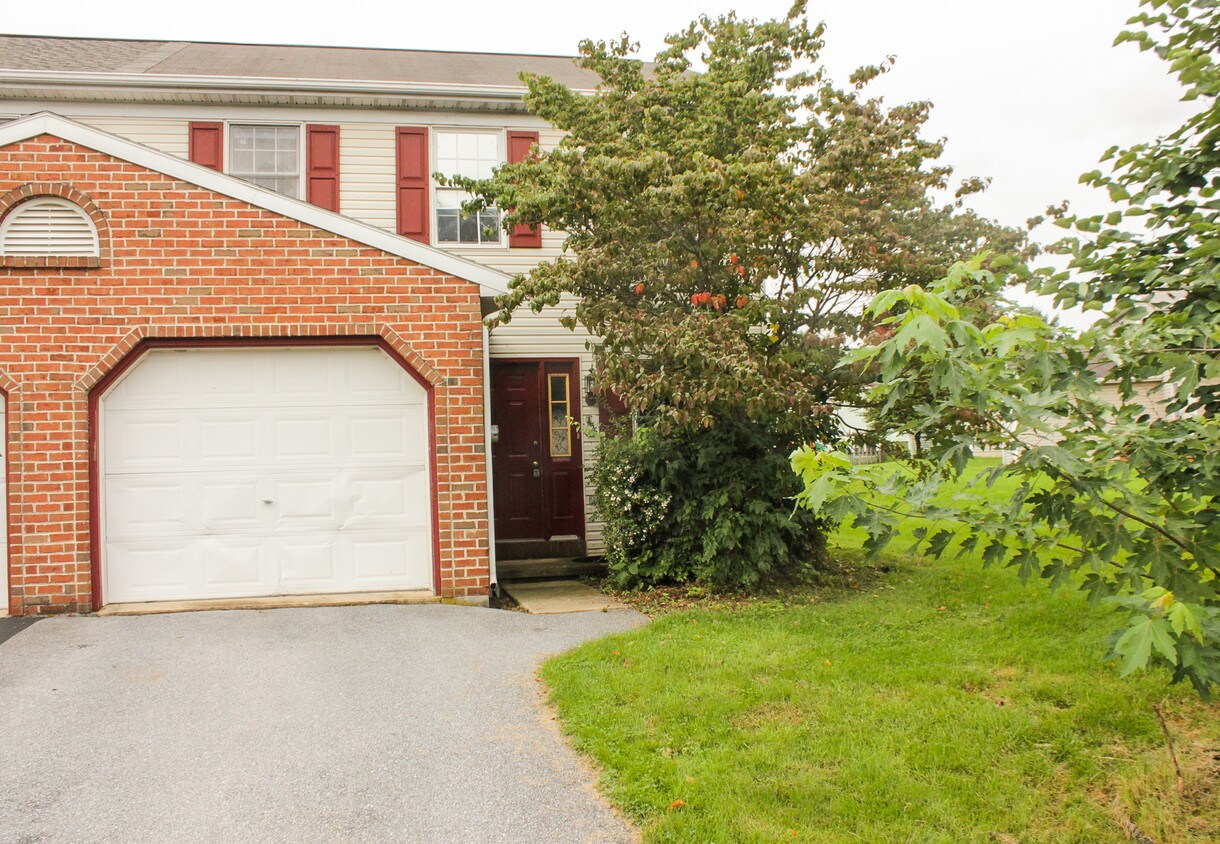 456 Crosswinds Dr, Lititz, PA 17543 Townhome Rentals in Lititz PA