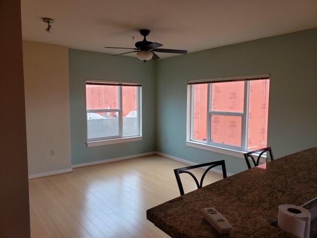 Foto del edificio - Condo  in Roosevelt