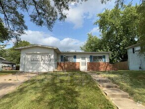 Building Photo - 5902 Mendota Dr
