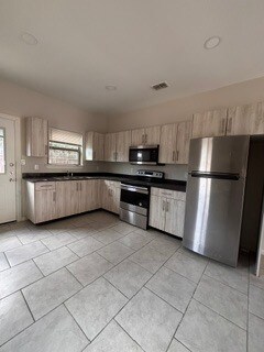 Building Photo - 2005 Garden Ridge Dr