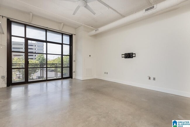 Building Photo - 2201 5th Ave S