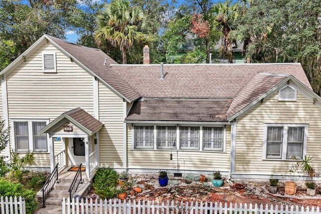 Building Photo - 204 NE 3rd Ave