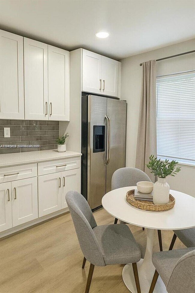 Foto del edificio - 1400 NE 43rd Ct