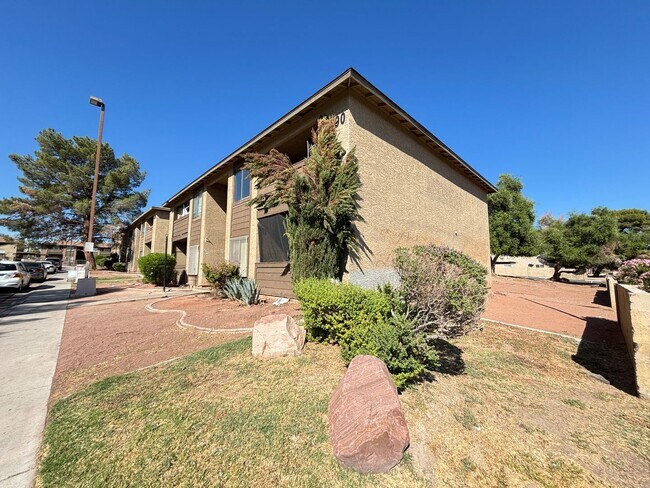 Building Photo - 4590 Carriage Park Dr