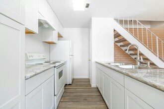 Building Photo - 2750 W Fairmont Ave