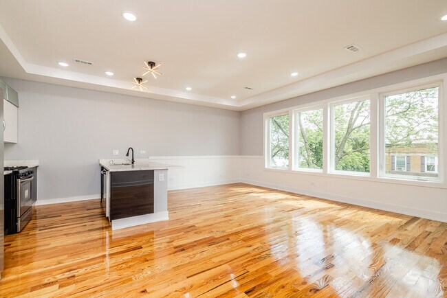 Foto del edificio - 6334 S Langley Ave