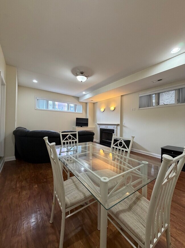 Foto del edificio - 2355 W Harrison St