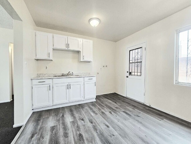 Building Photo - Spacious 2-Bedroom Home with Large Yard!!!