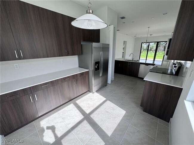 Foto del edificio - 5665 Cassidy Ln