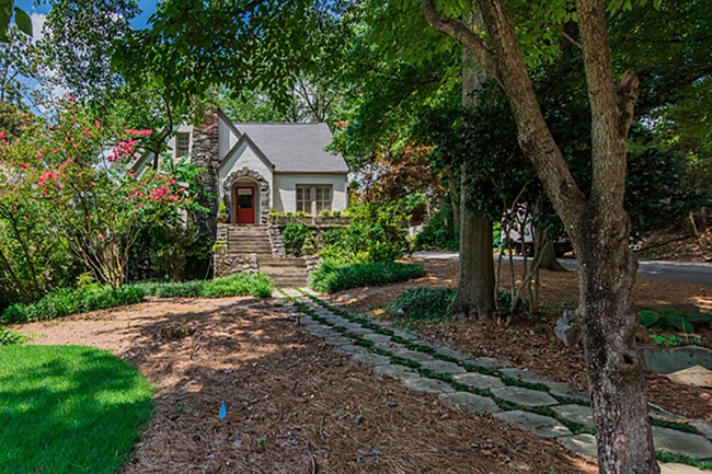 Foto del edificio - 2664 Acorn Ave NE
