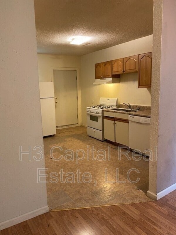 Building Photo - 2222 Benton St