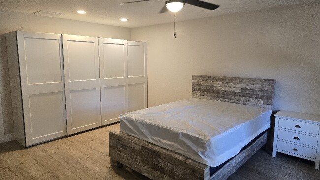 Building Photo - 1315 Armory Dr NE